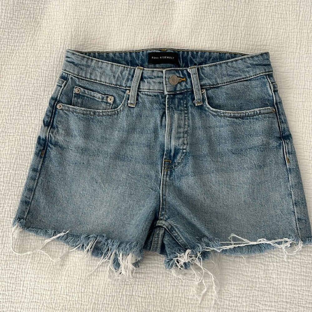 Free Assembly Cutoff Denim Shorts Women’s size 4